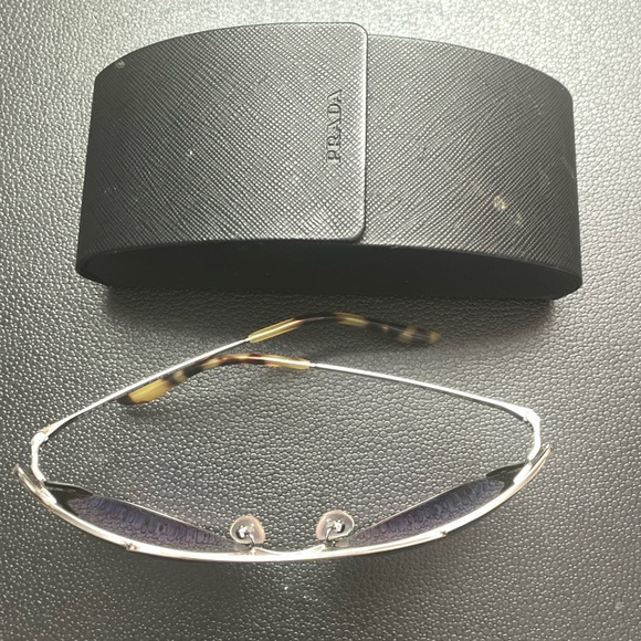 PRADA Stylish Black Aviator Sunglasses - Picture 17 of 17